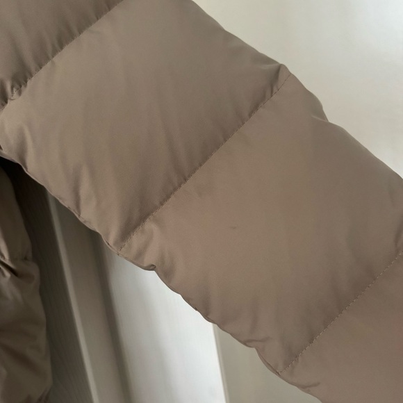 Aritzia Super Puff - Picture 7 of 7